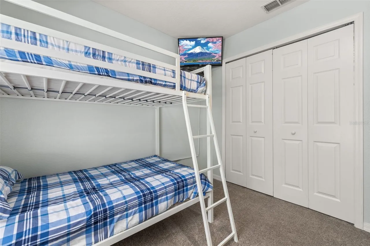 Slide show image of the Orlando Florida Home for Sale 30