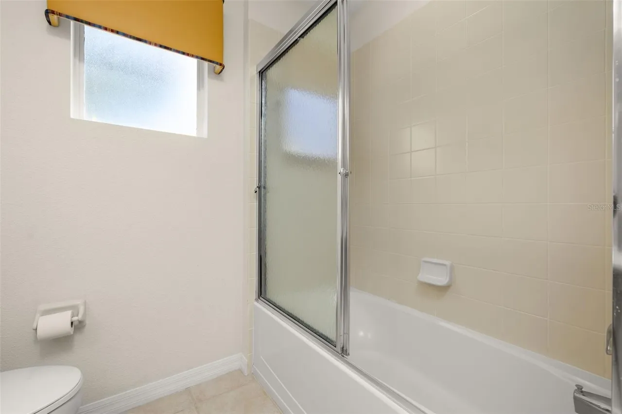 Slide show image of the Orlando Florida Home for Sale 35