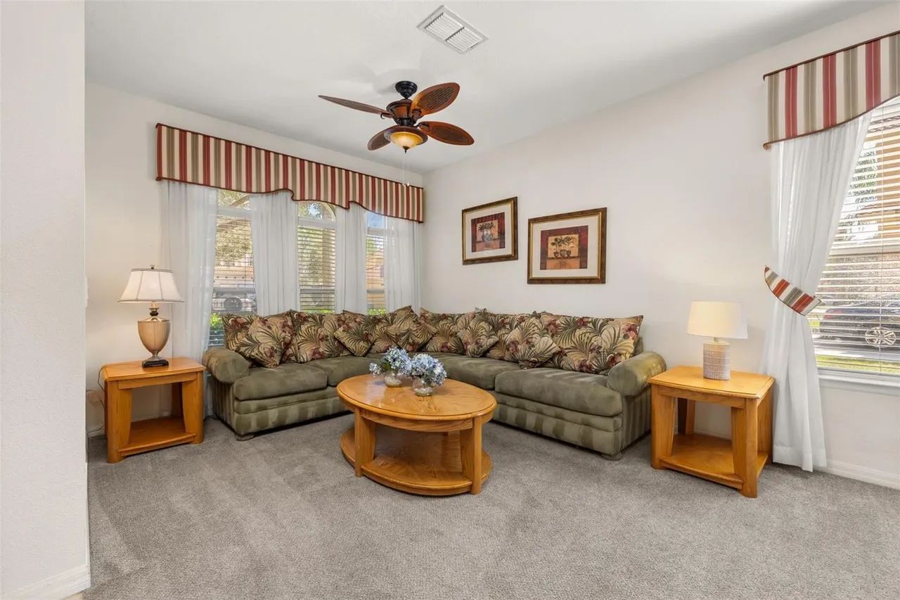 Slide show image of the Orlando Florida Home for Sale 38