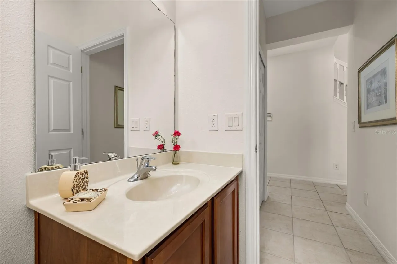 Slide show image of the Orlando Florida Home for Sale 43