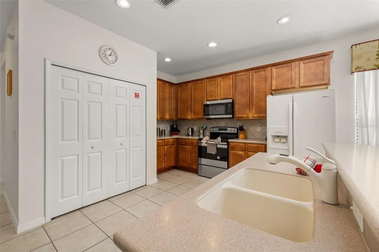 Slide show image of the Orlando Florida Home for Sale 45