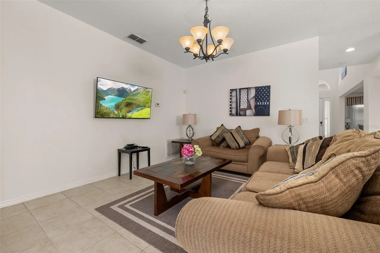 Slide show image of the Orlando Florida Home for Sale 51