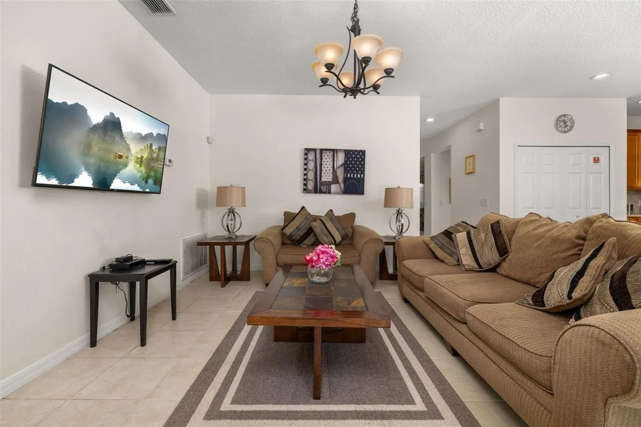 Slide show image of the Orlando Florida Home for Sale 52