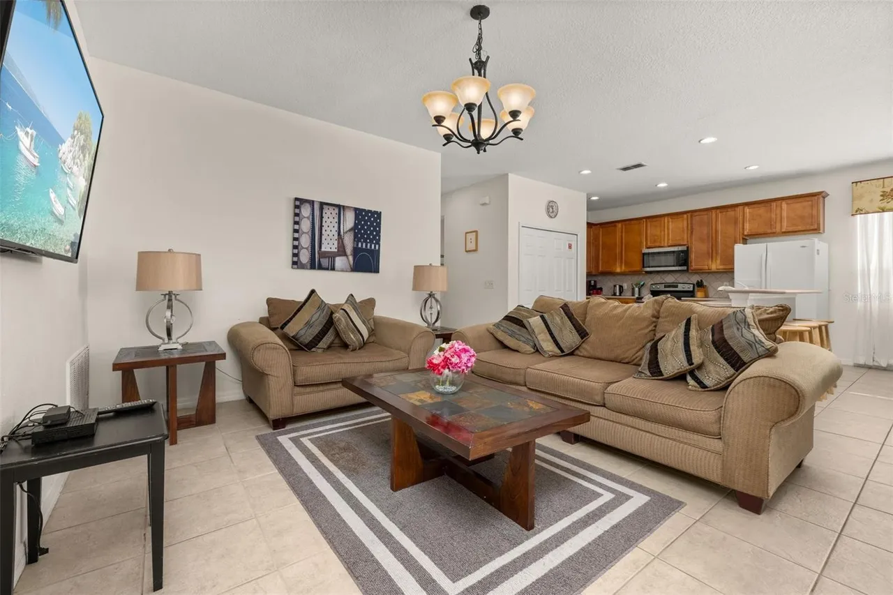 Slide show image of the Orlando Florida Home for Sale 53