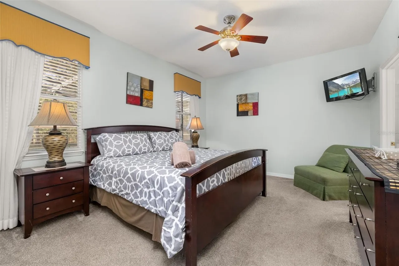 Slide show image of the Orlando Florida Home for Sale 57