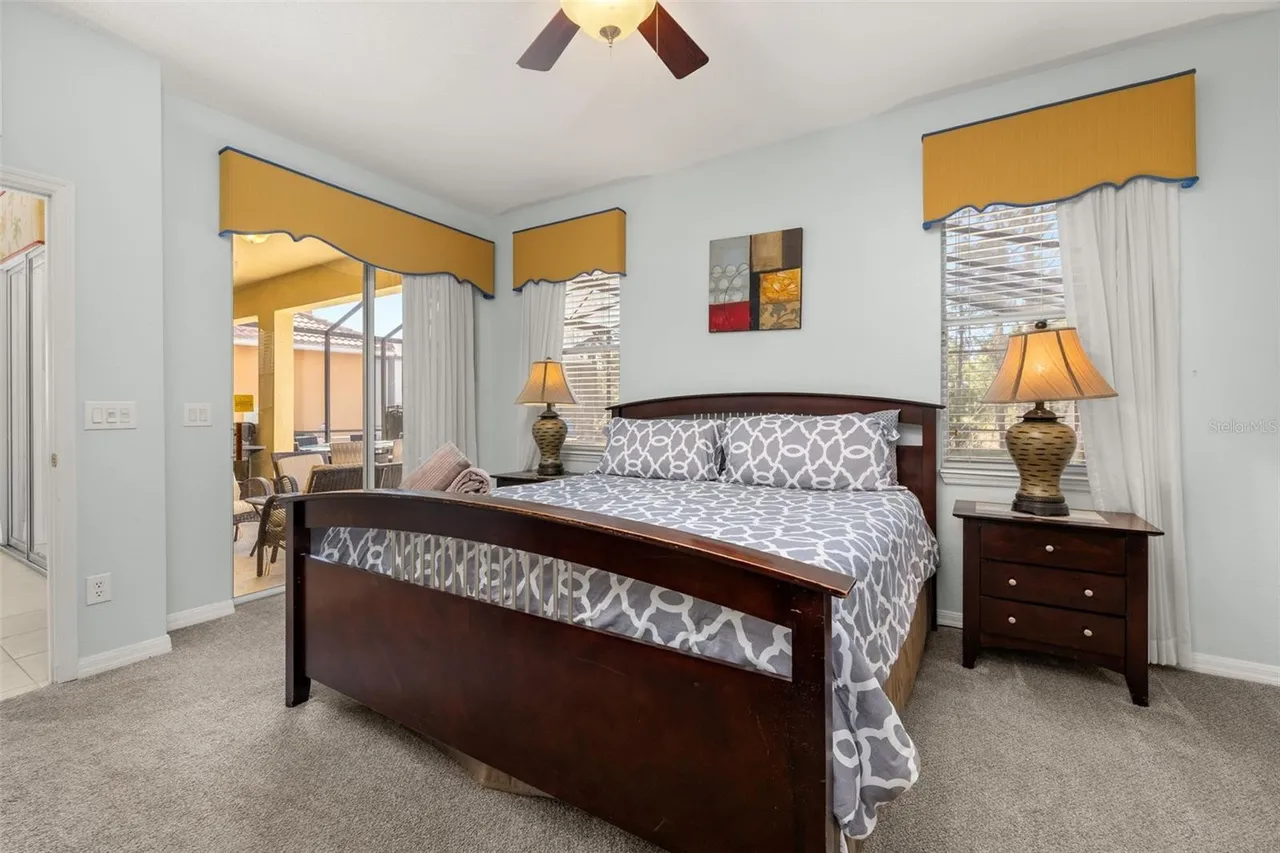 Slide show image of the Orlando Florida Home for Sale 58