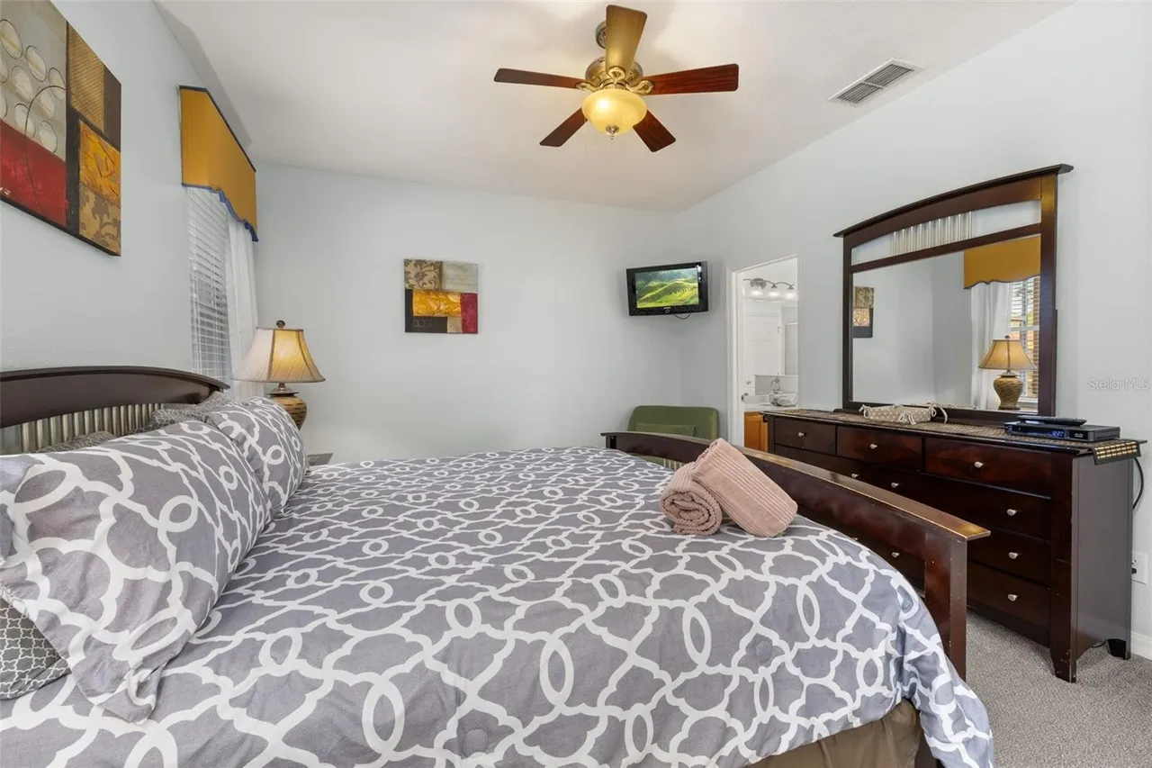 Slide show image of the Orlando Florida Home for Sale 59