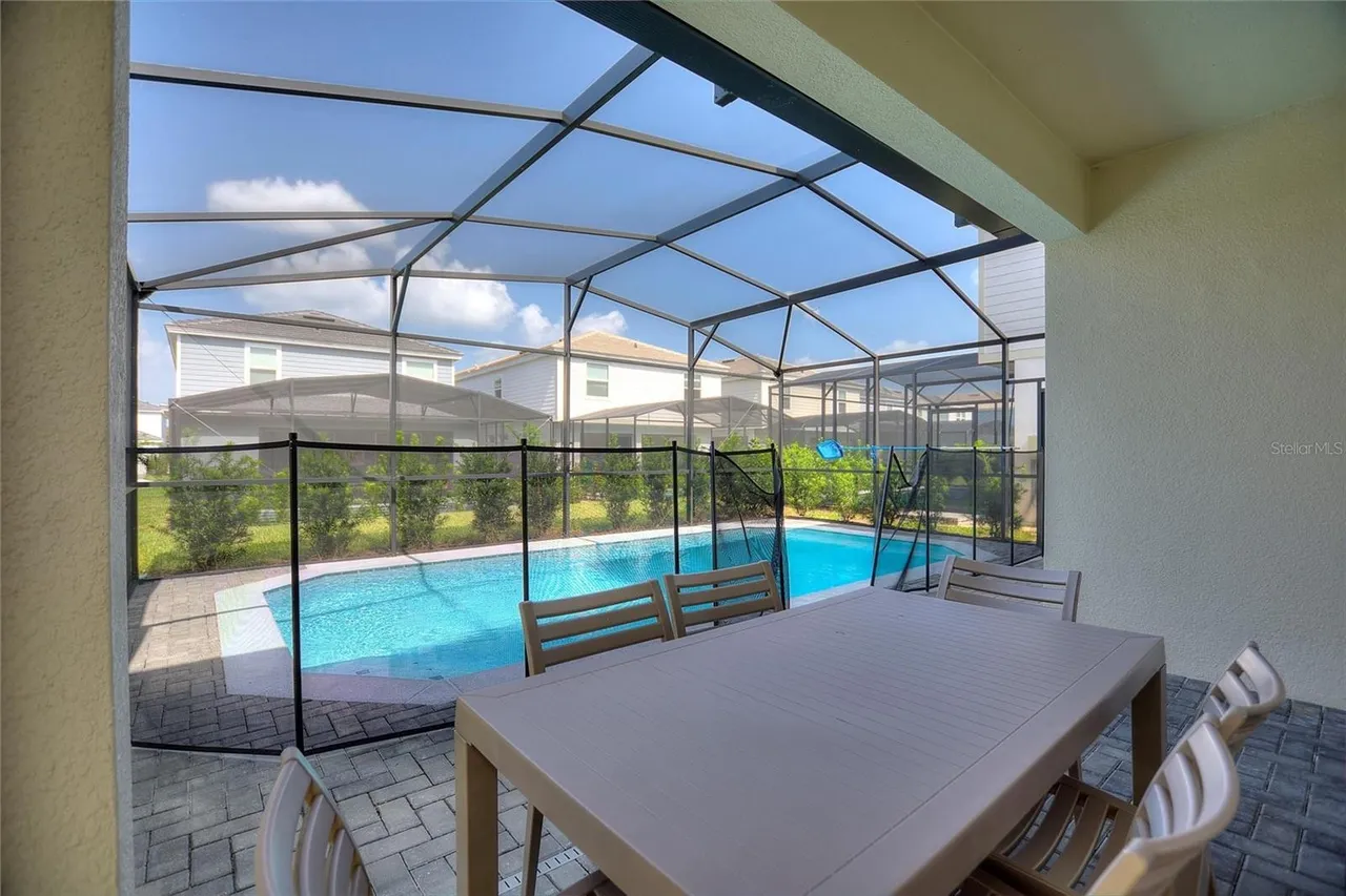 Slide show image of the Orlando Florida Home for Sale 32