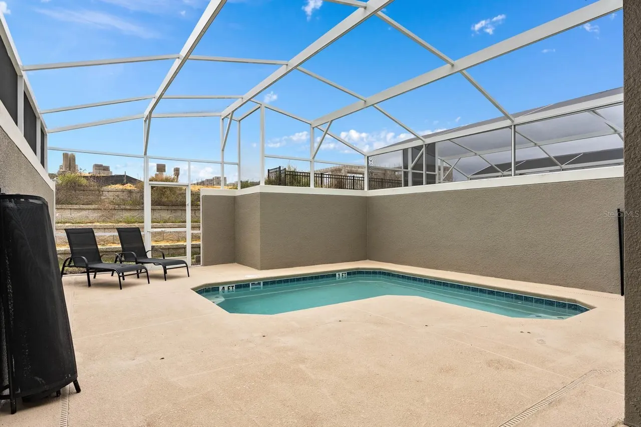 Slide show image of the Orlando Florida Home for Sale 37