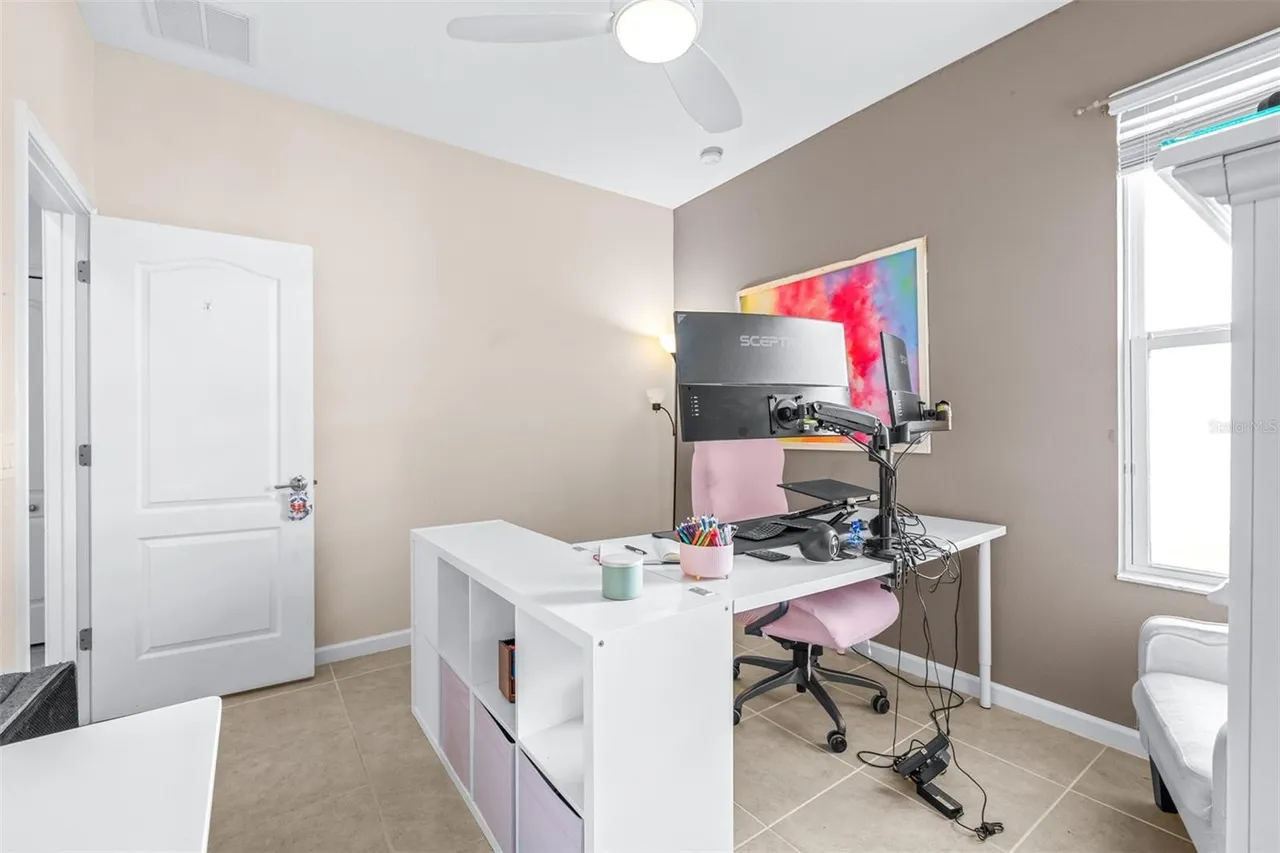 Slide show image of the Orlando Florida Home for Sale 26