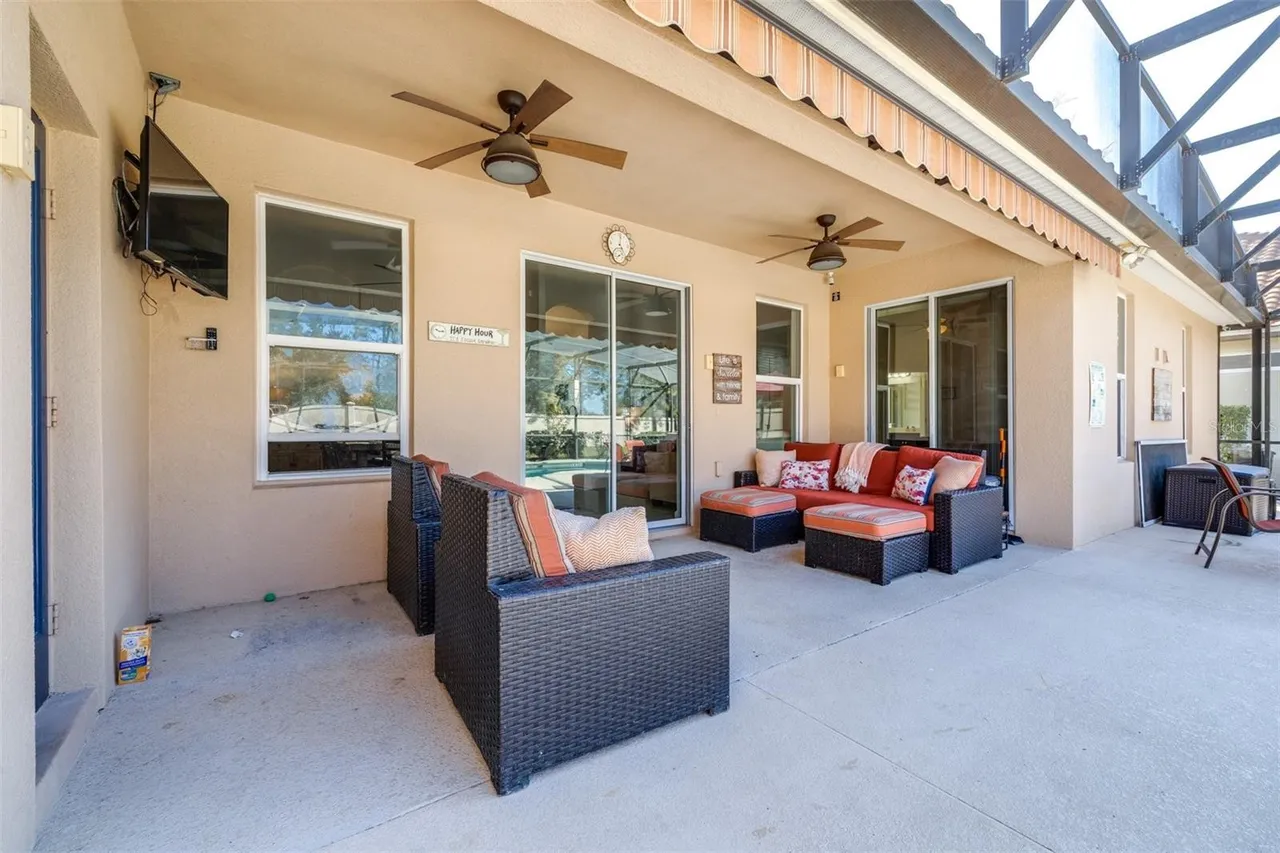 Slide show image of the Orlando Florida Home for Sale 39