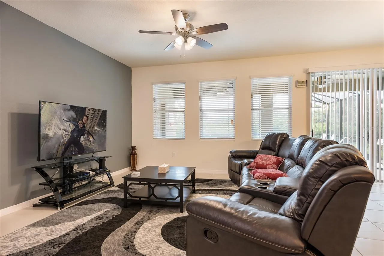 Slide show image of the Orlando Florida Home for Sale 03