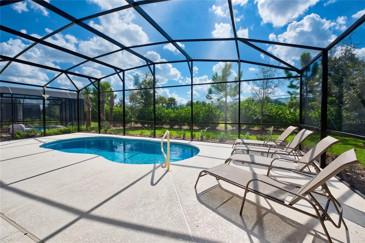 Slide show image of the Orlando Florida Home for Sale 29