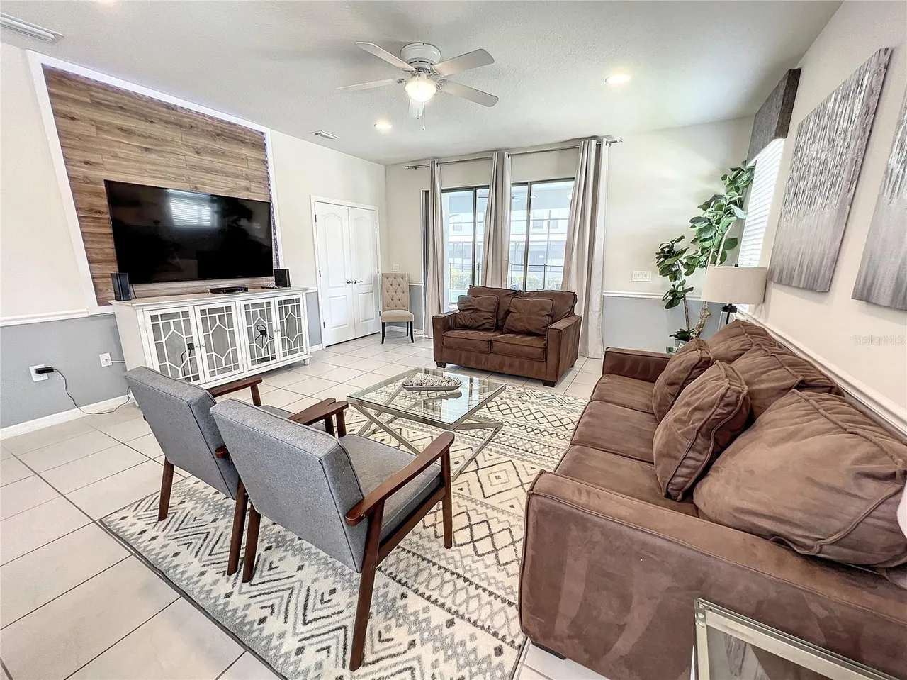 Slide show image of the Orlando Florida Home for Sale 04