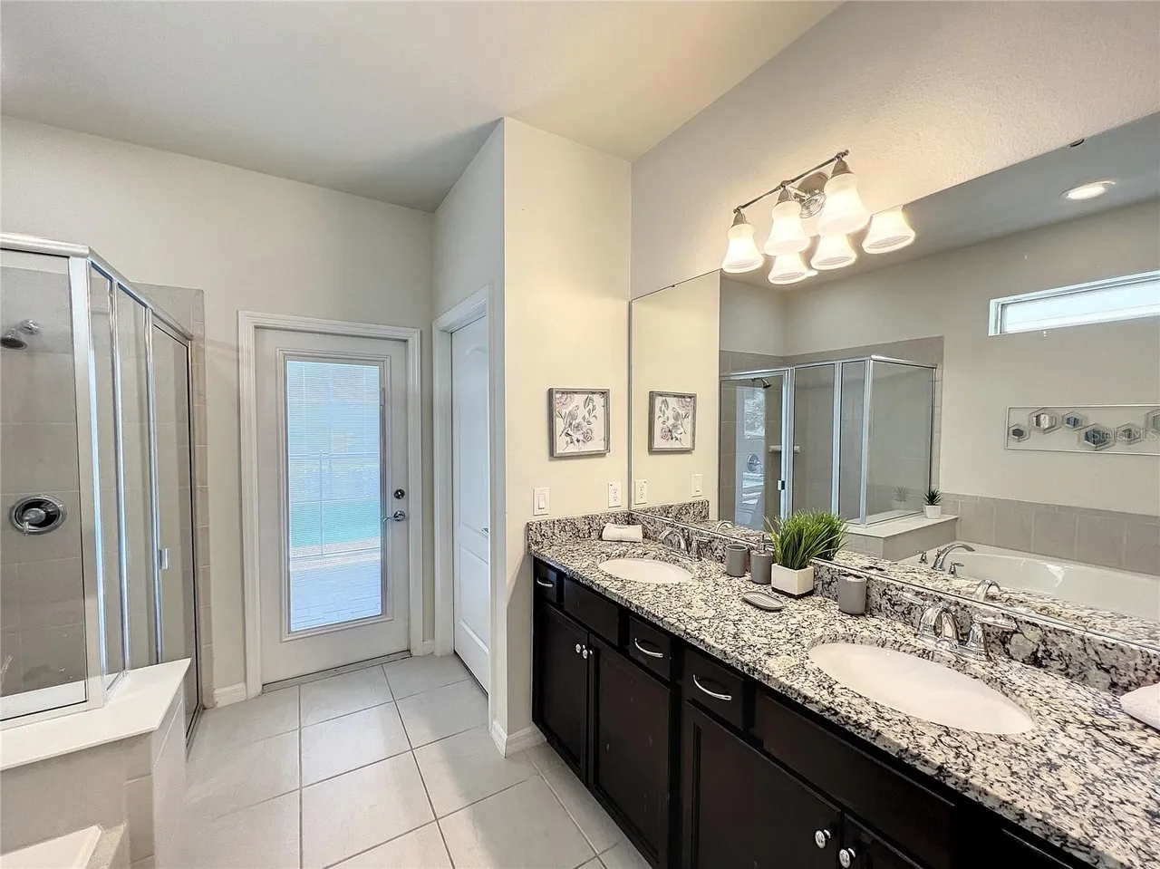 Slide show image of the Orlando Florida Home for Sale 15