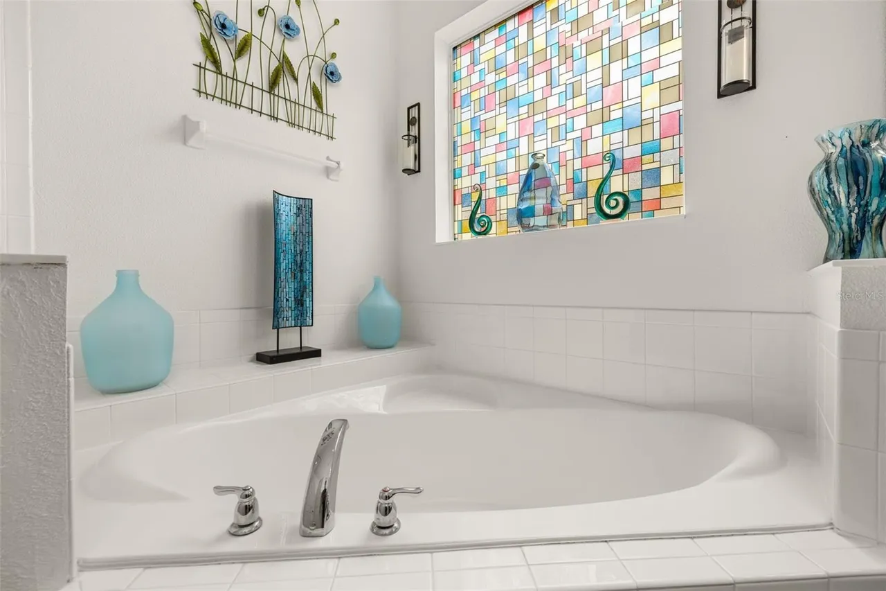 Slide show image of the Orlando Florida Home for Sale 23