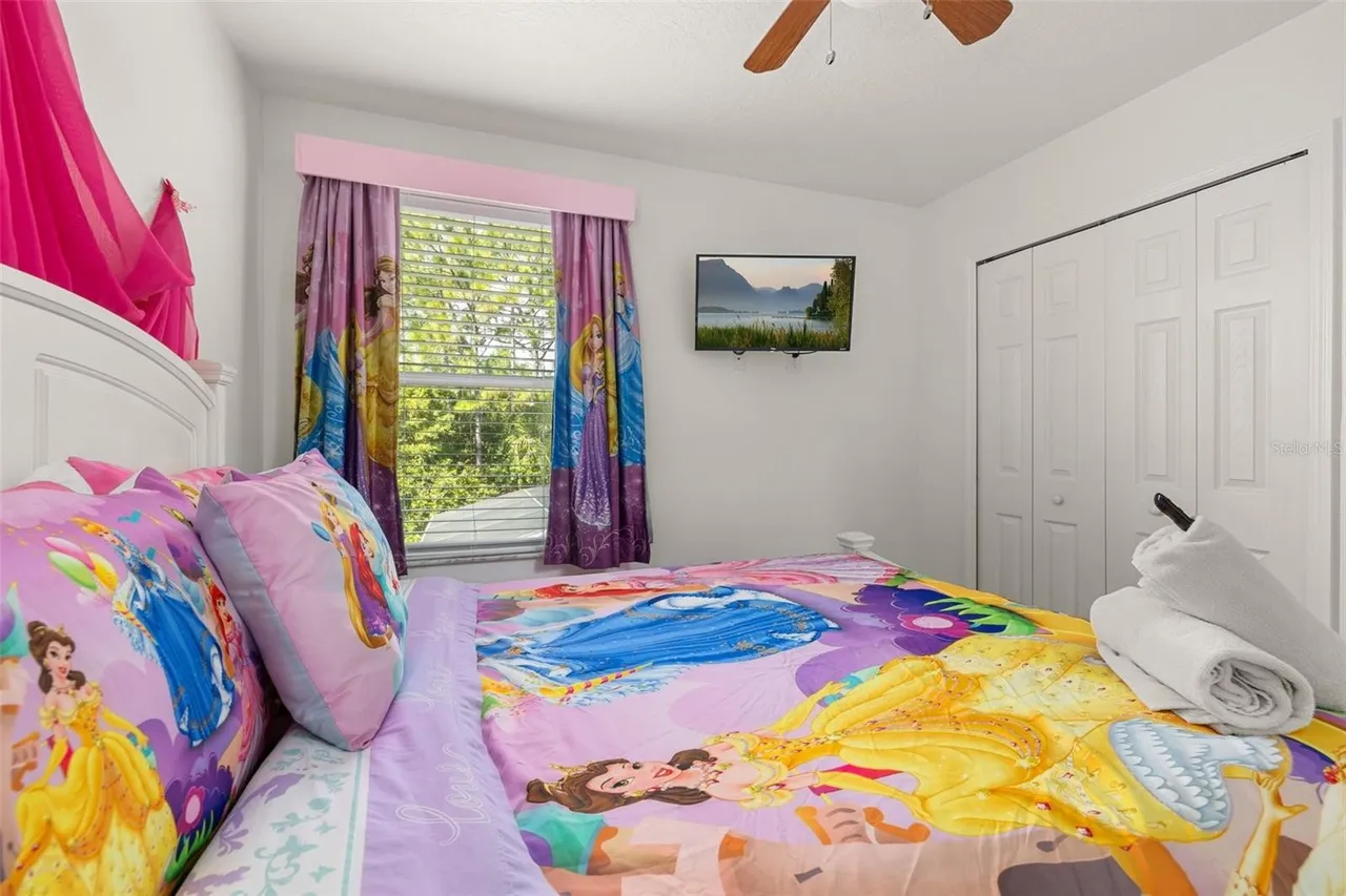 Slide show image of the Orlando Florida Home for Sale 34