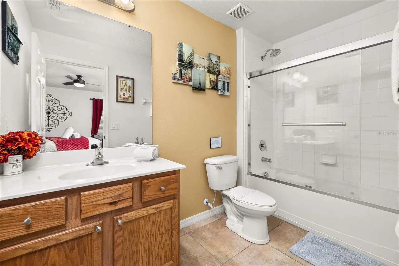 Slide show image of the Orlando Florida Home for Sale 41