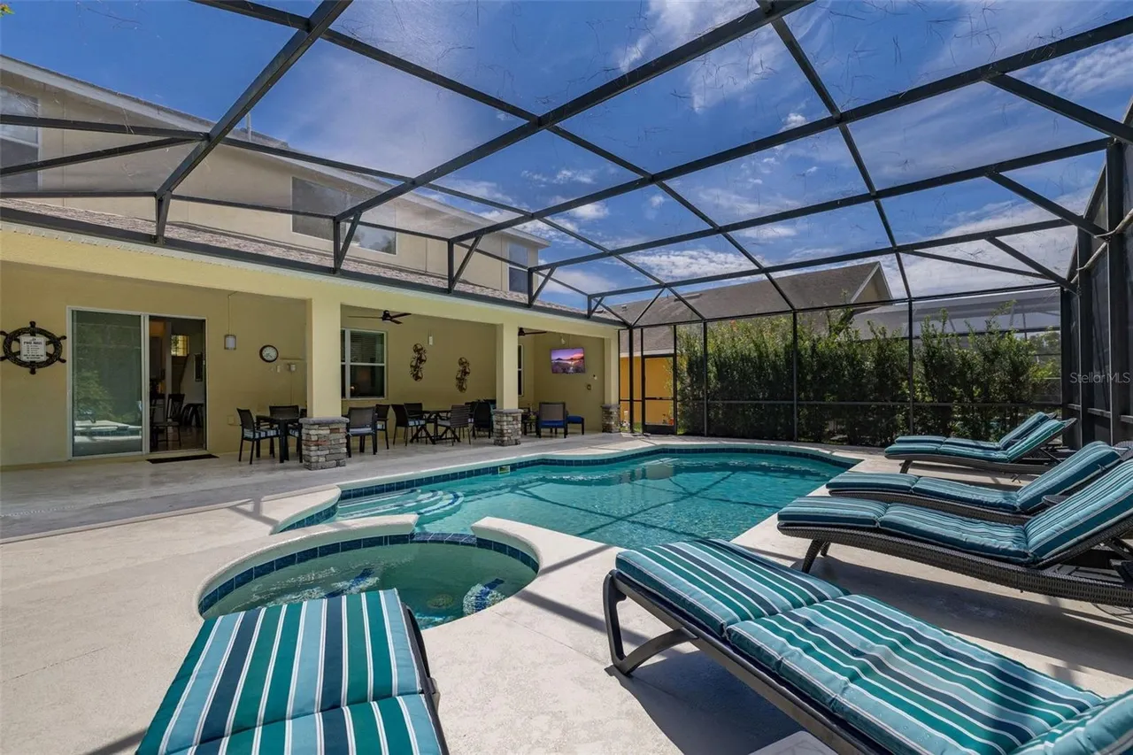 Slide show image of the Orlando Florida Home for Sale 46