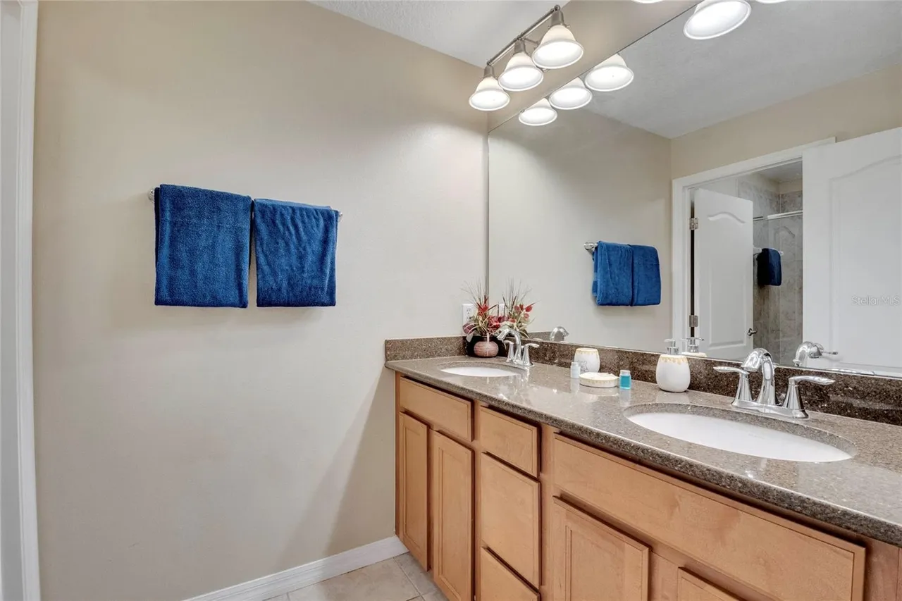 Slide show image of the Orlando Florida Home for Sale 42