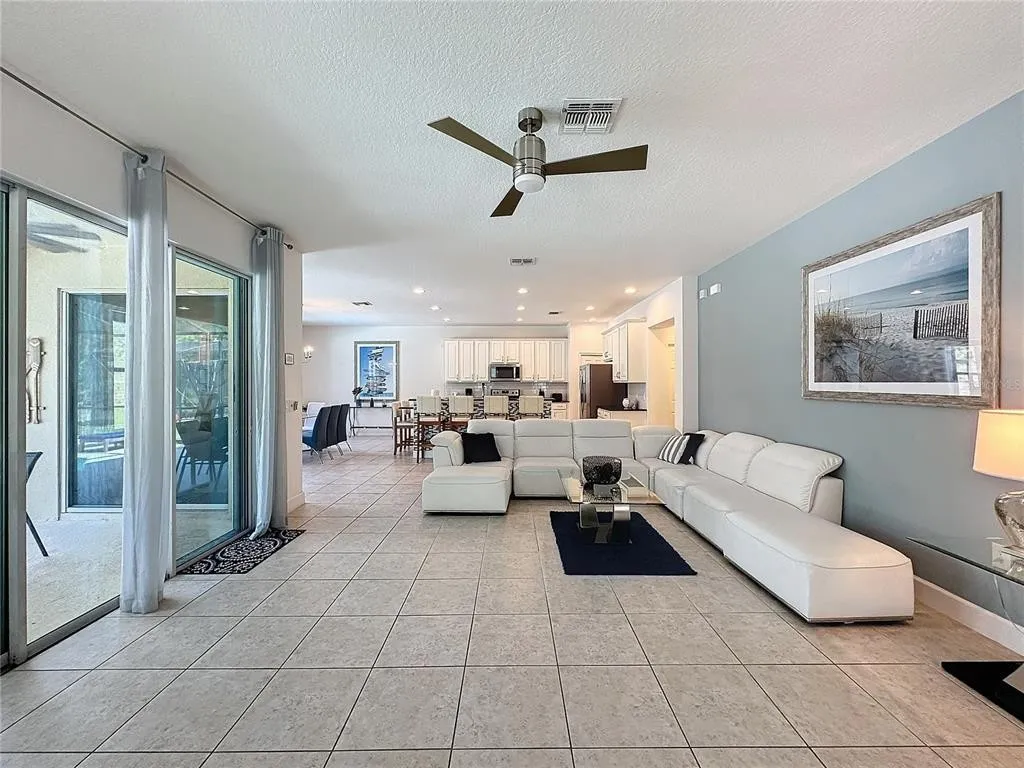 Slide show image of the Orlando Florida Home for Sale 11