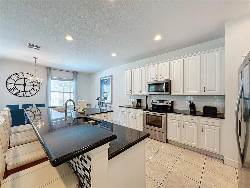 Slide show image of the Orlando Florida Home for Sale 19