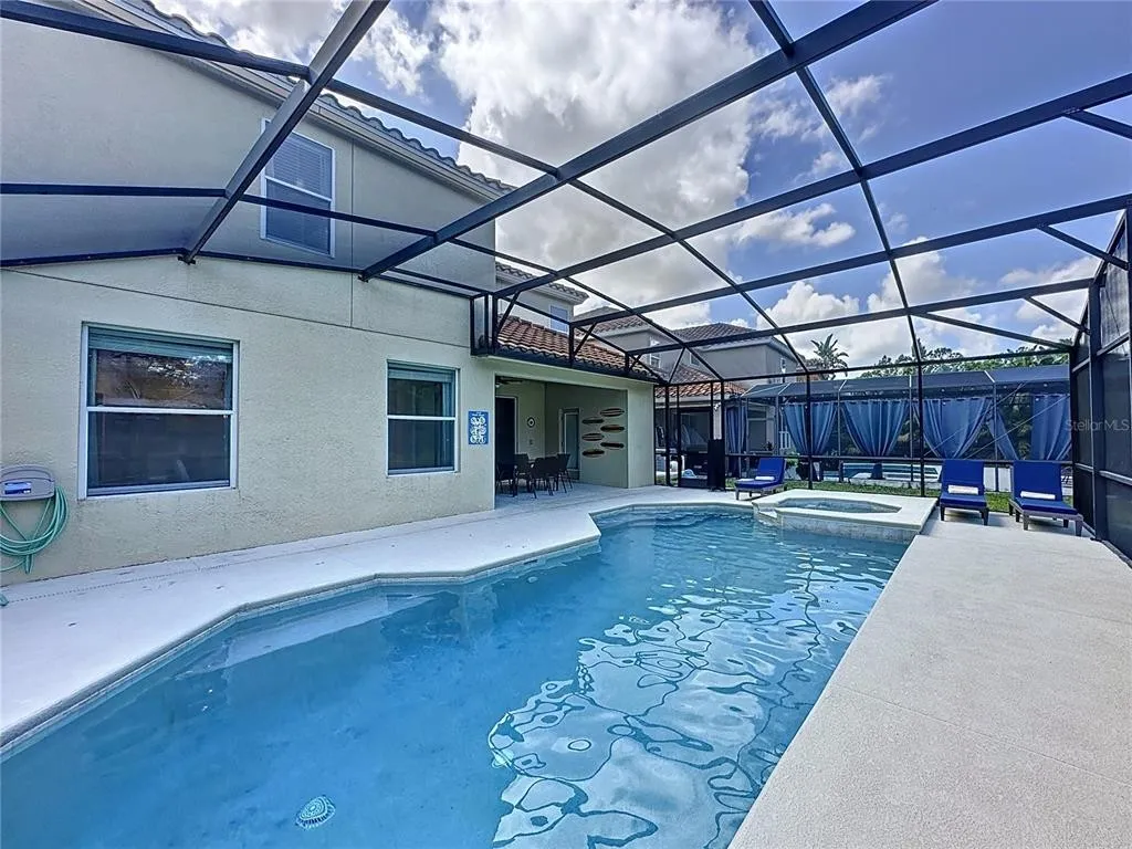Slide show image of the Orlando Florida Home for Sale 28