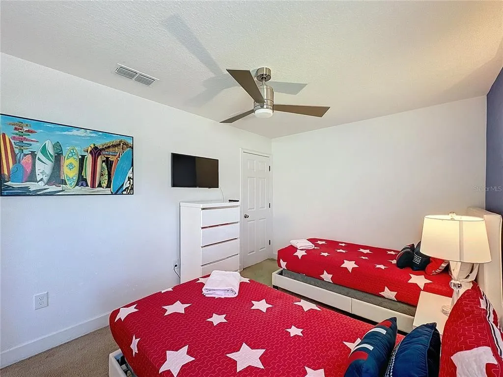 Slide show image of the Orlando Florida Home for Sale 46