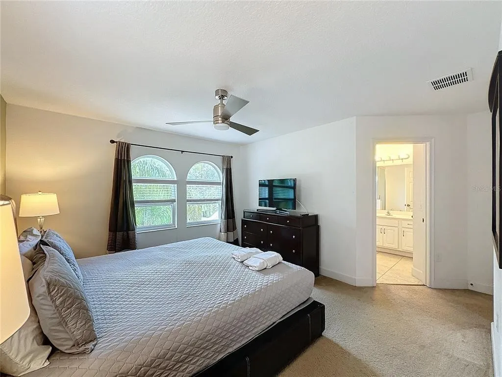 Slide show image of the Orlando Florida Home for Sale 48