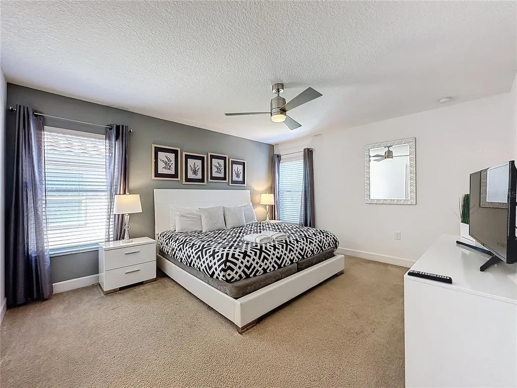 Slide show image of the Orlando Florida Home for Sale 53