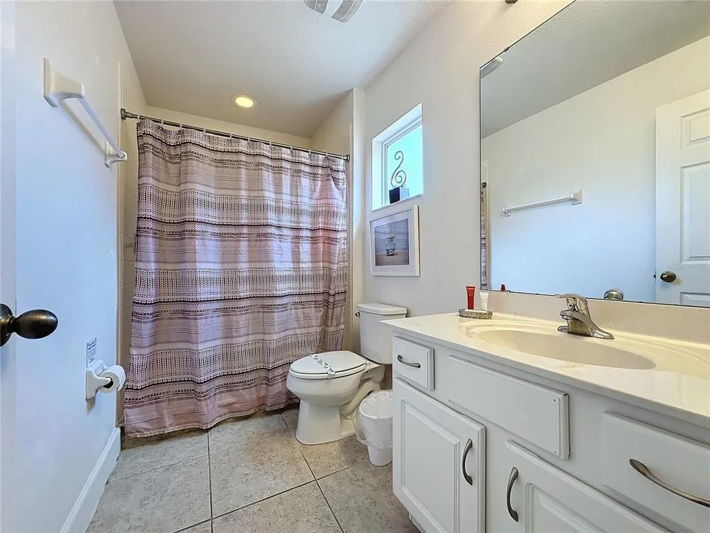 Slide show image of the Orlando Florida Home for Sale 59