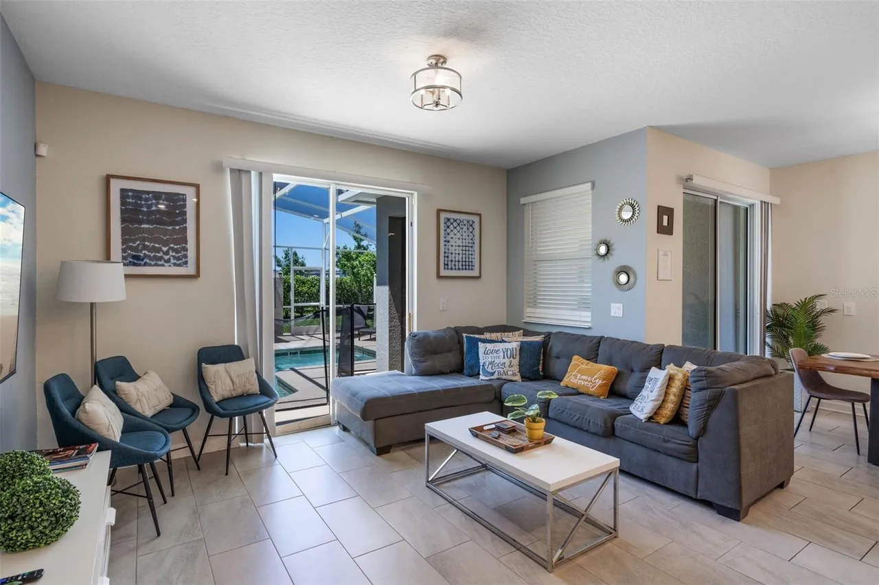 Slide show image of the Orlando Florida Home for Sale 13