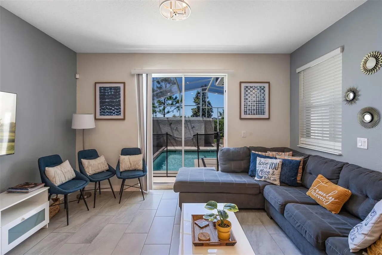 Slide show image of the Orlando Florida Home for Sale 15