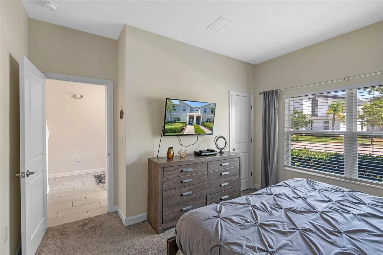 Slide show image of the Orlando Florida Home for Sale 20