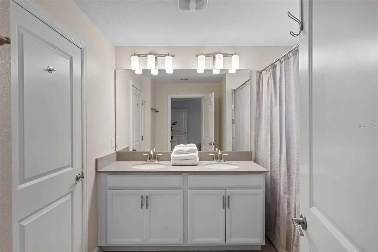 Slide show image of the Orlando Florida Home for Sale 24