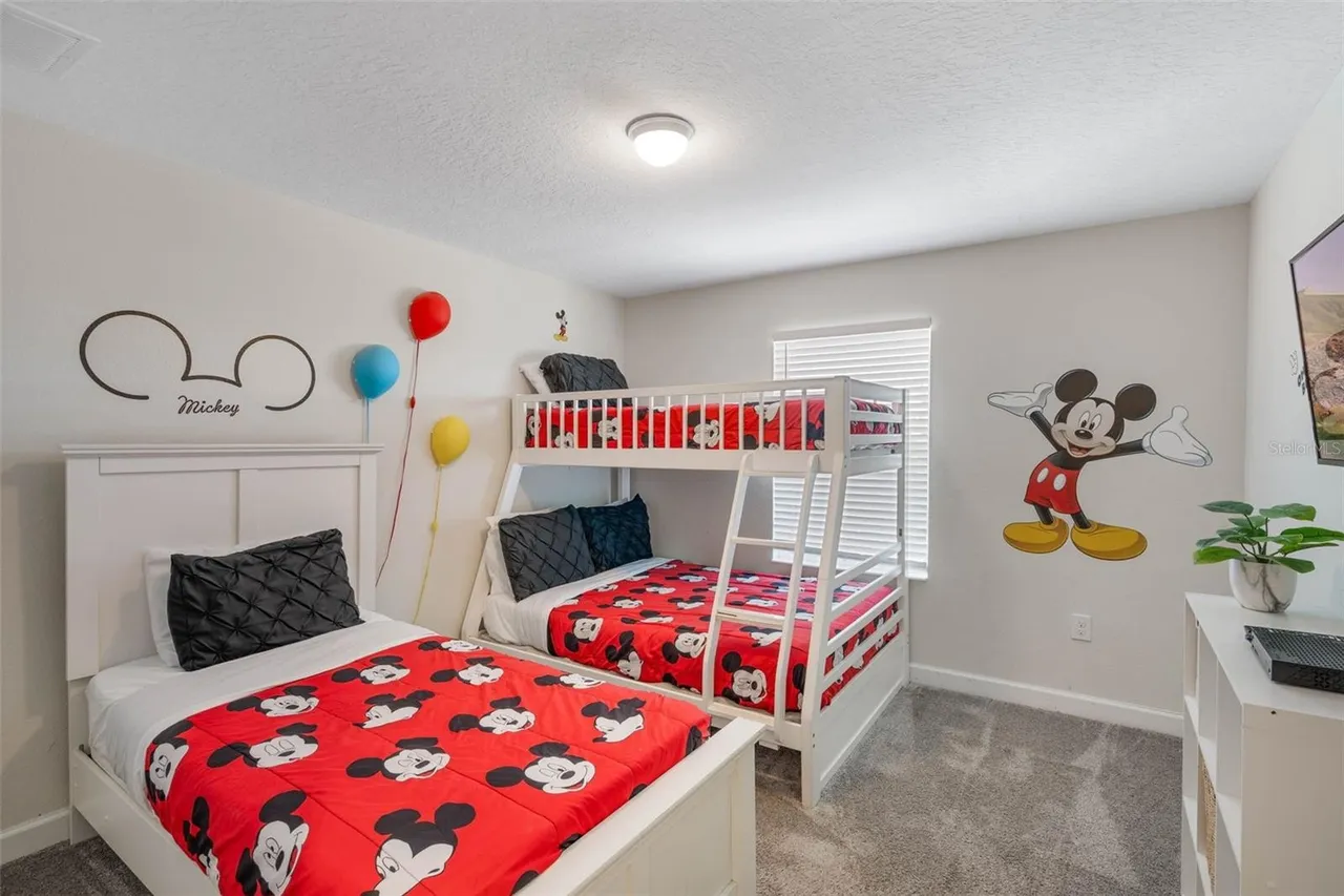 Slide show image of the Orlando Florida Home for Sale 27