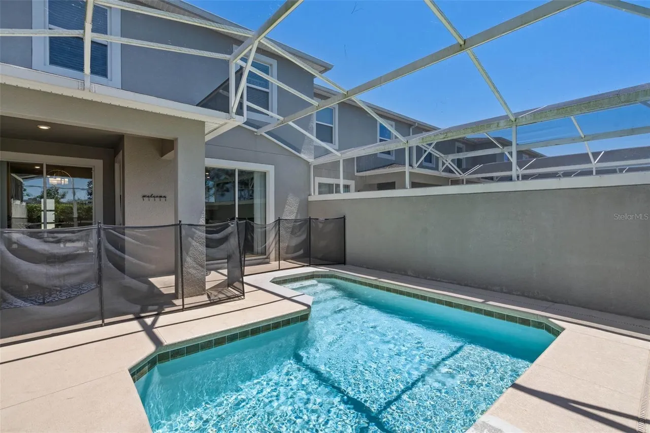 Slide show image of the Orlando Florida Home for Sale 38