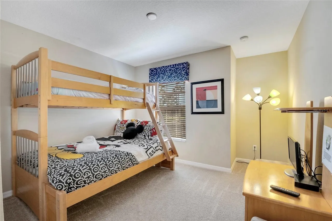 Slide show image of the Orlando Florida Home for Sale 44