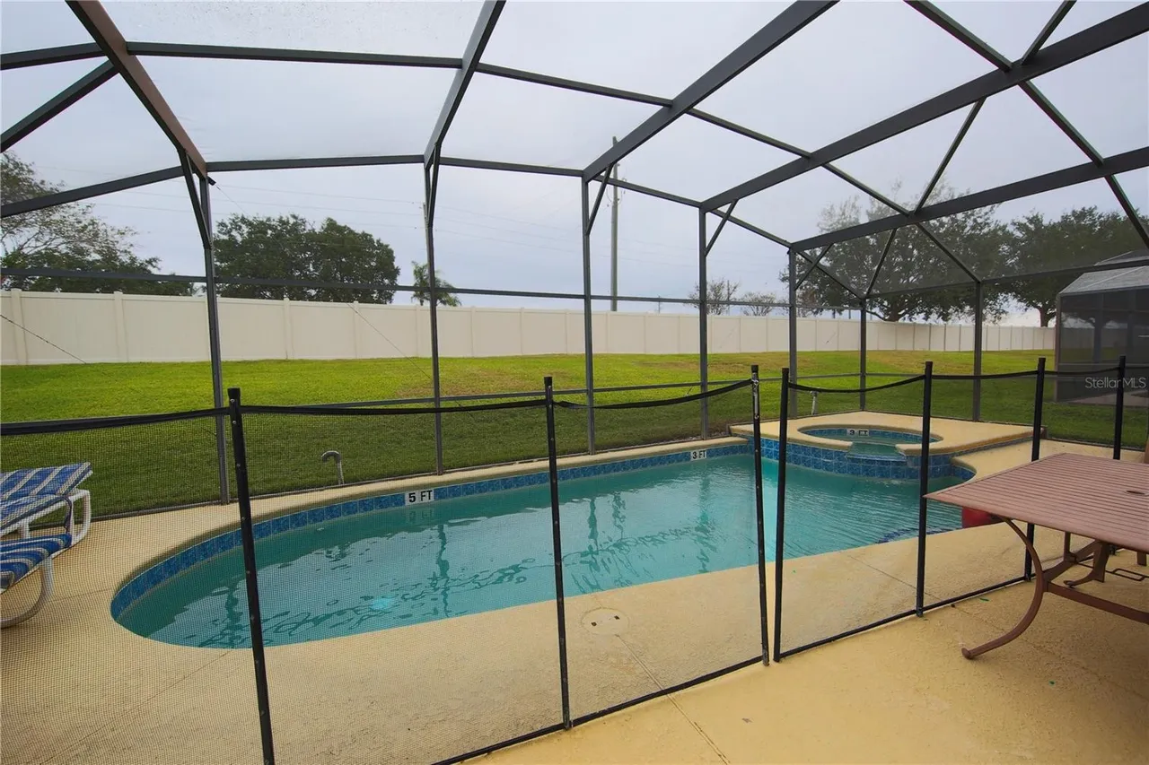 Slide show image of the Orlando Florida Home for Sale 09