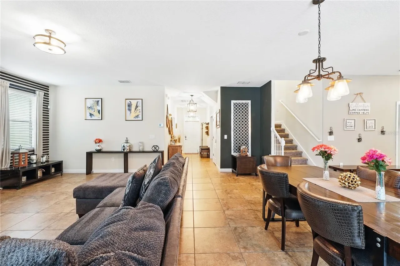 Slide show image of the Orlando Florida Home for Sale 11