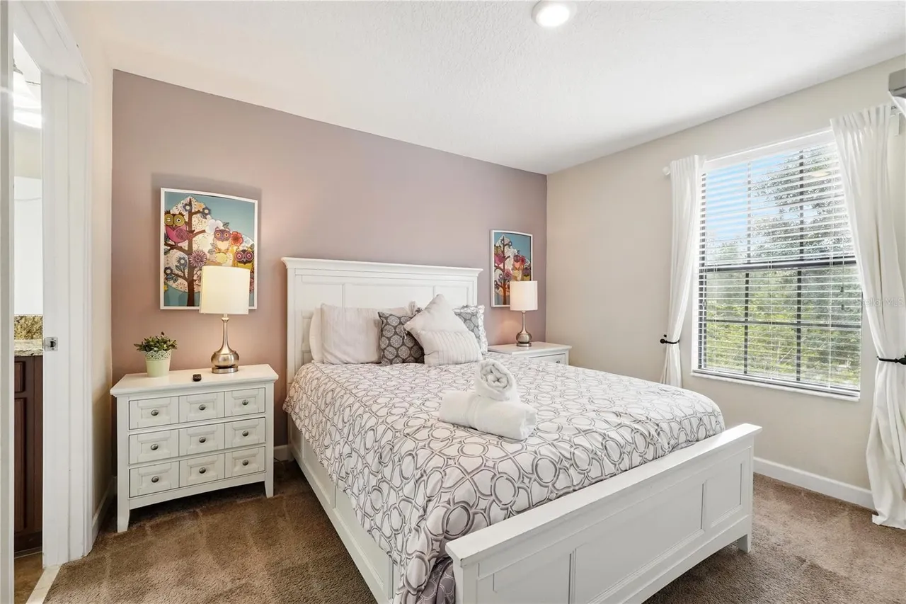 Slide show image of the Orlando Florida Home for Sale 30