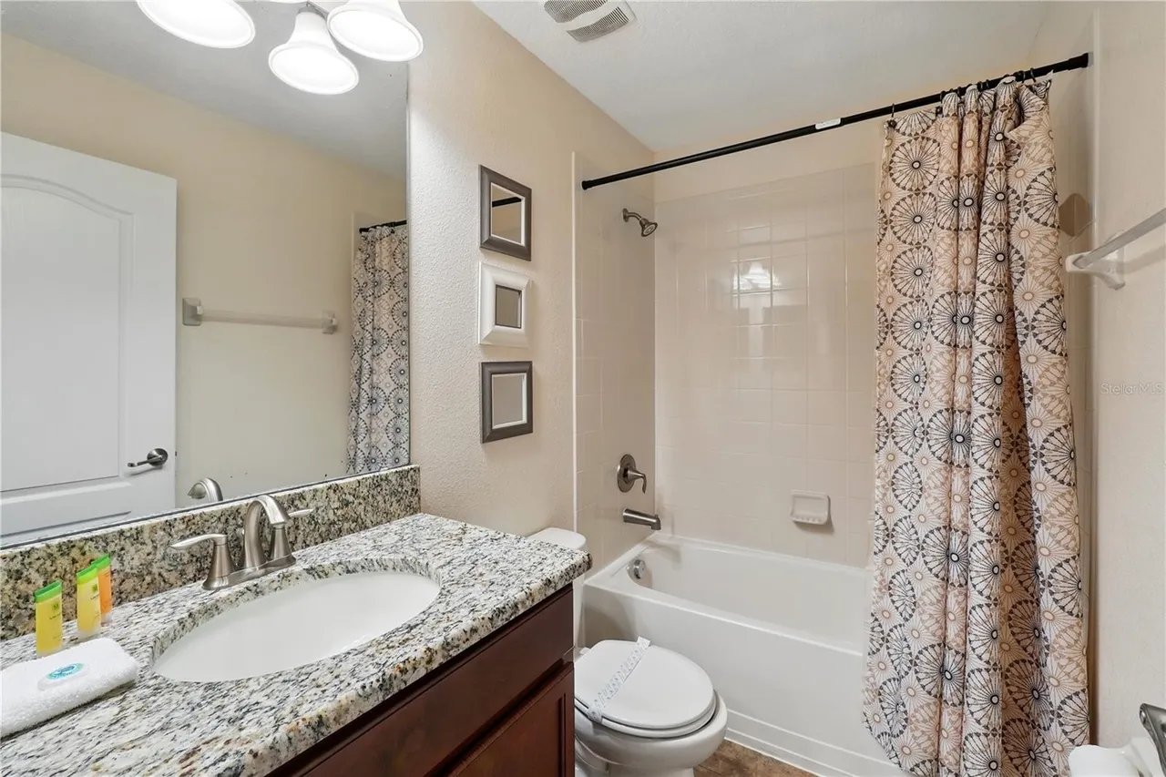 Slide show image of the Orlando Florida Home for Sale 33