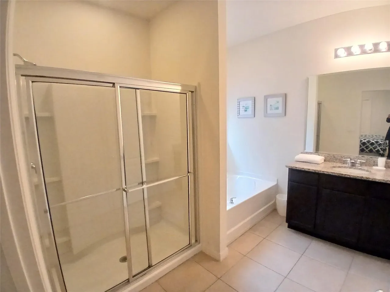 Slide show image of the Orlando Florida Home for Sale 11