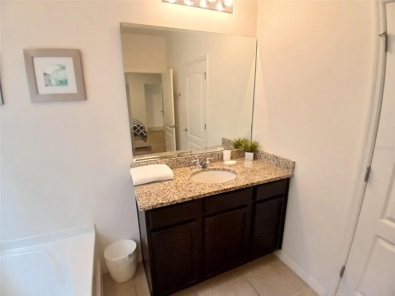 Slide show image of the Orlando Florida Home for Sale 13