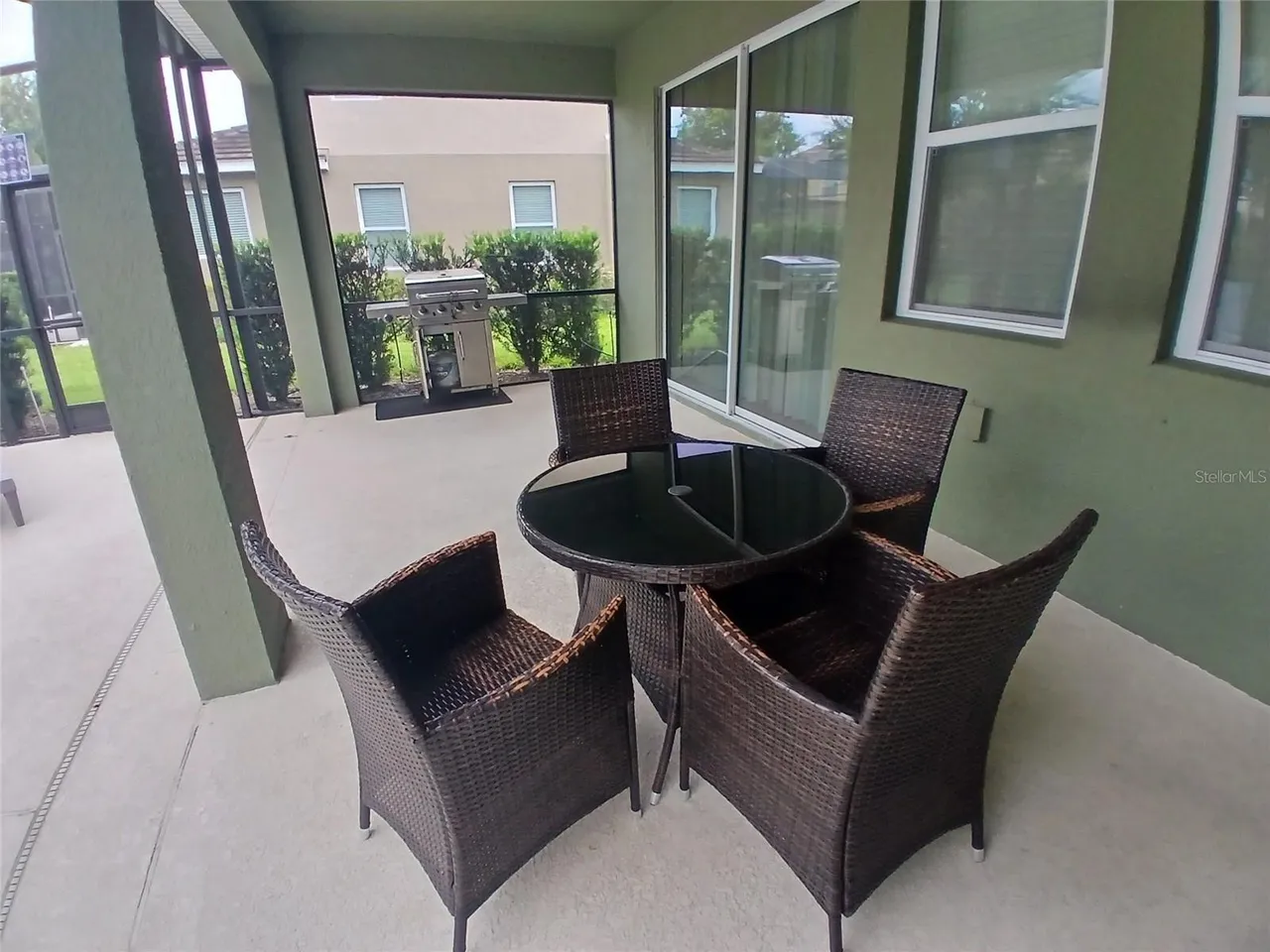 Slide show image of the Orlando Florida Home for Sale 23