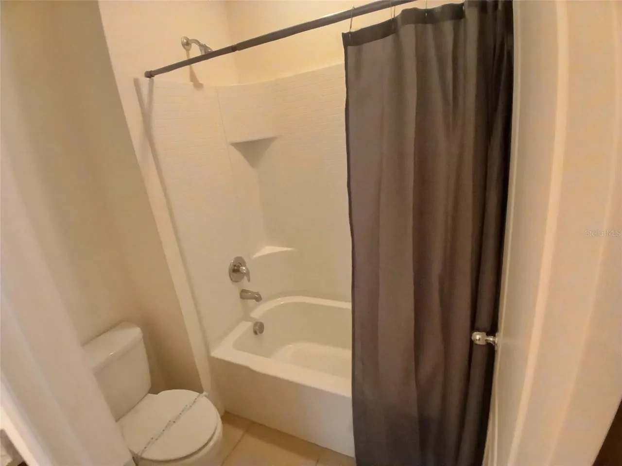 Slide show image of the Orlando Florida Home for Sale 34