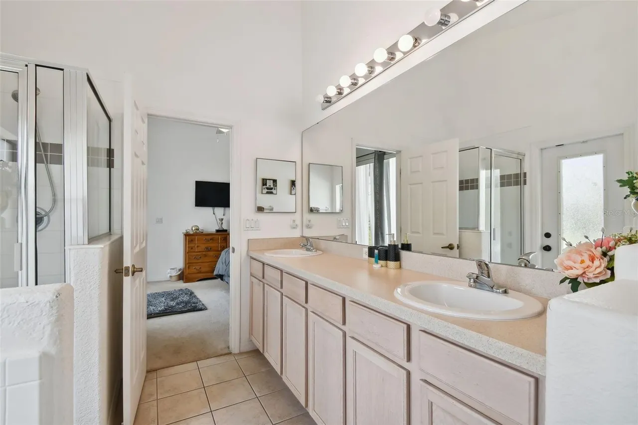 Slide show image of the Orlando Florida Home for Sale 45