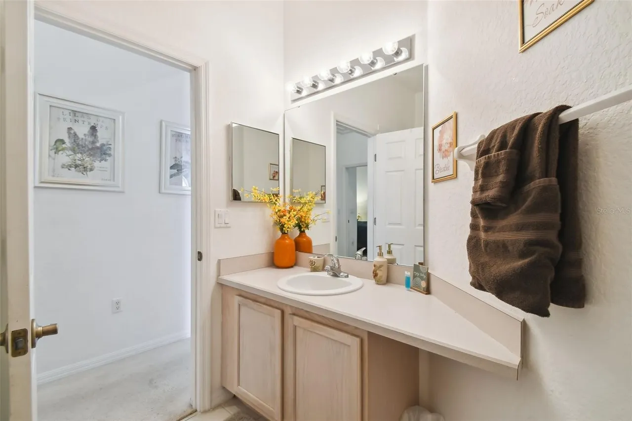 Slide show image of the Orlando Florida Home for Sale 51