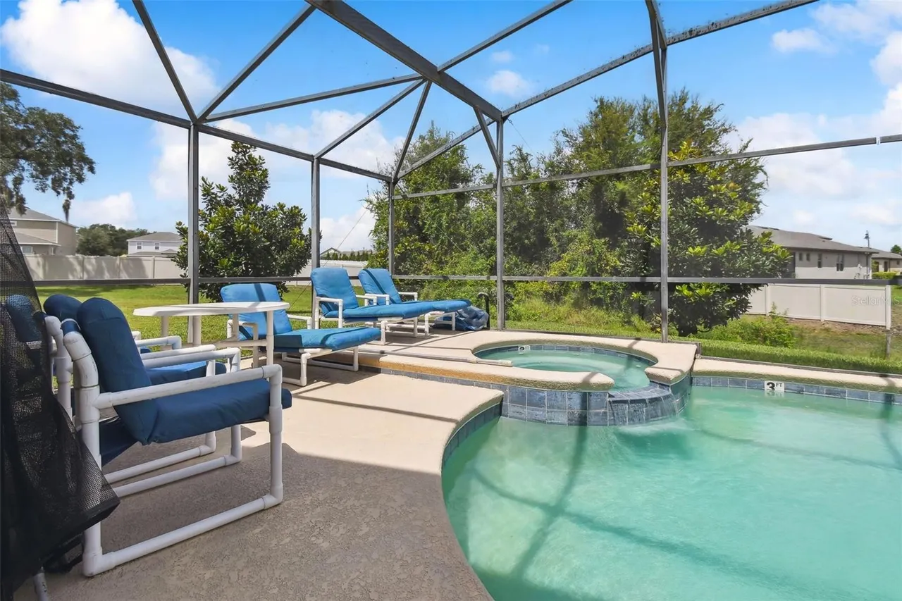 Slide show image of the Orlando Florida Home for Sale 58