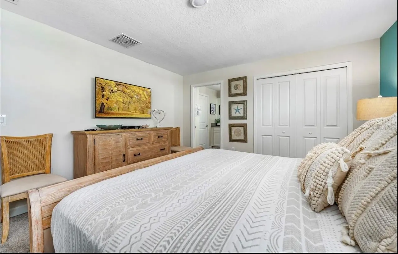 Slide show image of the Orlando Florida Home for Sale 17